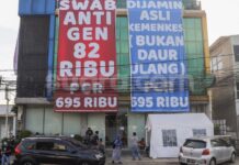 Tarif Wajib PCR Penumpang Pesawat Jadi Rp300.000