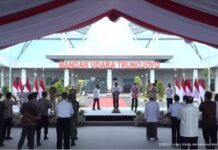 Presiden Jokowi meresmikan Bandara Trunojoyo