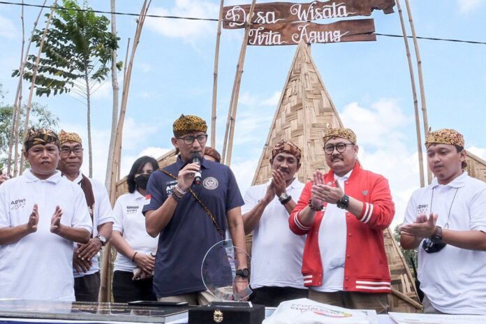 FOTO 7 Agustus_Sandiaga desa wisata