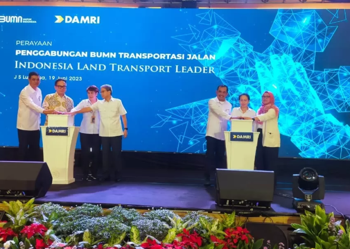 FOTO 19 Juni_Penggabungan Perum PPD ke dalam Perum DAMRI, Tingkatkan Konektivitas Transportasi Nasional INI