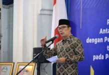 Plt Wali Kota Bekasi dan Kepala Daerah Se-Jabar Tandatangani Naskah Kesepakatan Komponen Pendanaan Bersama Pilkada 2024