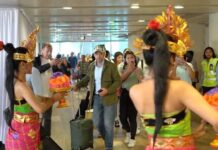 Sewindu Maskapai Emirates di Bandara I Gusti Ngurah Rai Bali