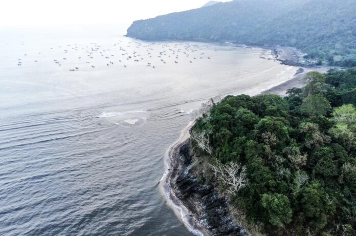 FOTO 24 Juli_Pantai Grajagan, skeitar 50 km dari Kabupaten Banyuwangi, Provinsi Jawa Timur_dok. kemenparekraf INI