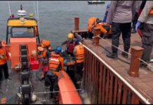 Tim Aksi Cepat KPLP dan Tim Terpadu Temukan Dua Korban Kecelakaan Kapal KM Dewi Indah Noor 1