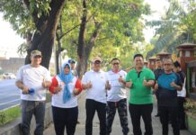 Pj Wali Kota Bekasi Jalan Sehat Sekaligus Pantau Lingkungan Kantor
