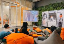 Menikmati Makan Malam dan Nonton Film Jadul Serta Live Music Hingga Karaoke di Angkringan Teras HARRIS