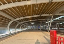 Kebakaran Melanda Atap Stasiun Kereta Cepat Halim Perdanakusuma Senin Dini Hari, KCIC Buka Suara