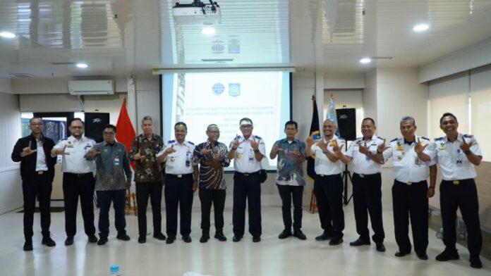 FOTO 9 Okt_KEMENHUB SERAH TERIMA P3D PELABUHAN PENGUMPAN REGIONAL KEPADA PEMPROV NTB 1