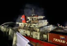 Kemenhub Berhasil Evakuasi Kapal LCT Marina Bay yang Terbakar di Perairan Mandolang