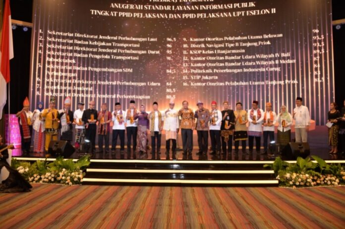 FOTO 14 Nov_Kemenhub penghargaan informasi