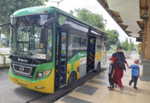 Menggunakan Angkutan Umum Bisa Hemat 50%