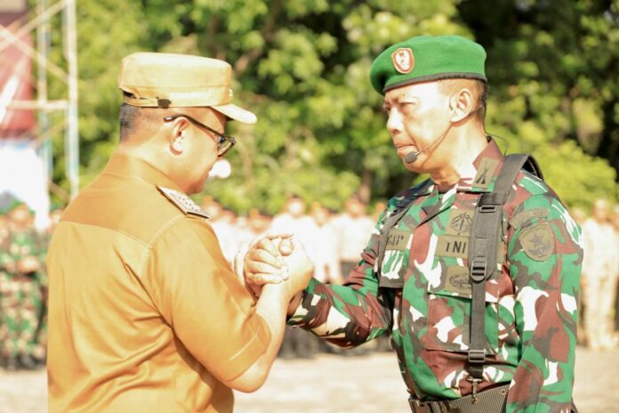 FOTO 19 Des_Jadi Inspektur Upacara Bela Negara 1