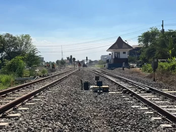 FOTO 2 Des_Jalur ganda kereta api antara Stasiun Mojokerto-Stasiun Sepanjang dioperasikan mulai 1 Desember. (dok. daop8surabaya)