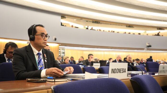 FOTO 2 Des_Menhub sidang IMO 1