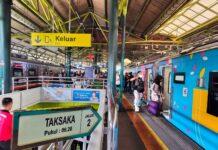 Ada 19 KA Jarak Jauh Berhenti di Stasiun Jatinegara