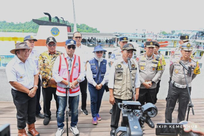 FOTO 23 Des_Saat meninjau Pelabuhan Penyeberangan Merak, Banten, di masa libur Natal dan Tahun Baru, Sabtu (2312) 1. dok. kemenhub