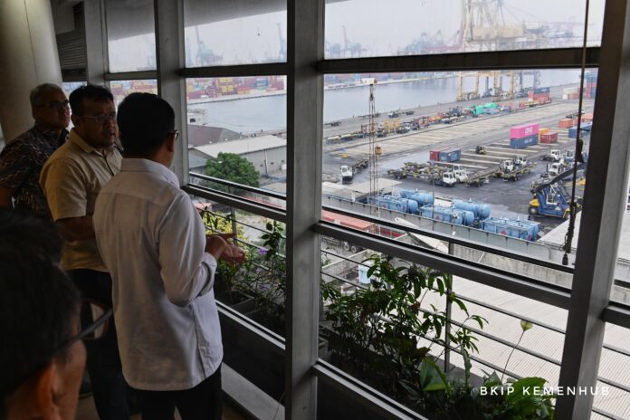 FOTO 26 Des_Kunjungan Menteri Perhubungan (Menhub) ke Pelabuhan Tanjung Priok, Jakarta pada Selasa (26122023). (dok. kemenhub)