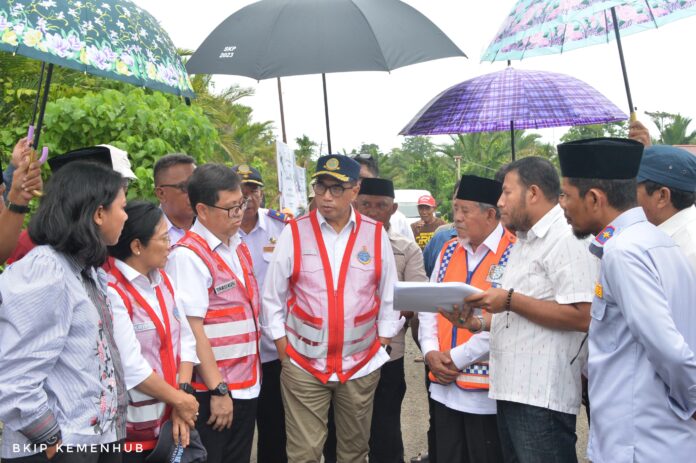 FOTO 4 Des_Menhub di Bandara Loleo