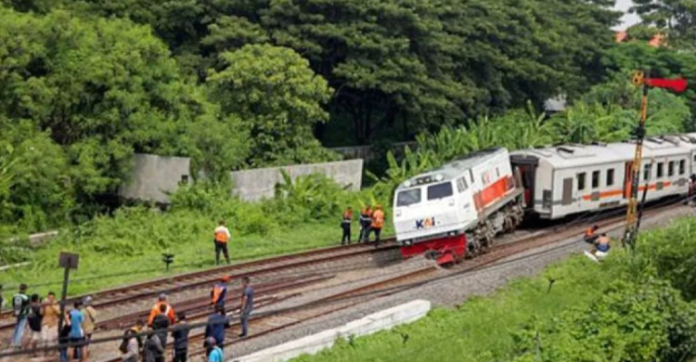 FOTO 14 Jan_Kereta Api (KA) Pandalungan anjlok di Emplasemen Stasiun Tanggulangin, Kabupaten Sidoarjo, Jawa Timur. dok. istimewa 1