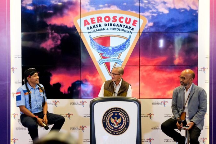 FOTO 18 Jan_Menparekraf Kabaparekraf Sandiaga Salahuddin Uno saat menerima Aeroscue Raksa Dirgantara di Gedung Sapta Pesona, Jakarta