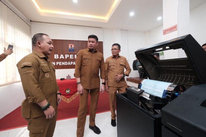 FOTO 23 Jan_mencetak secara massal Surat Pajak Bumi dan Bangunan Perdesaan dan Perkotaan (PBB P-2) di Kantor Bapenda