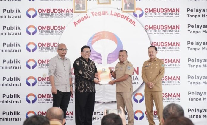FOTO 24 Jan_Penyerahan Hasil Penilaian Publik di 34 Pemerintah Daerah (Pemda) se-Sumut Tahun 2023, yang diselenggerakan Ombudsman di Kantor Perwakilan Ombudsman Provinsi Sumut, Medan
