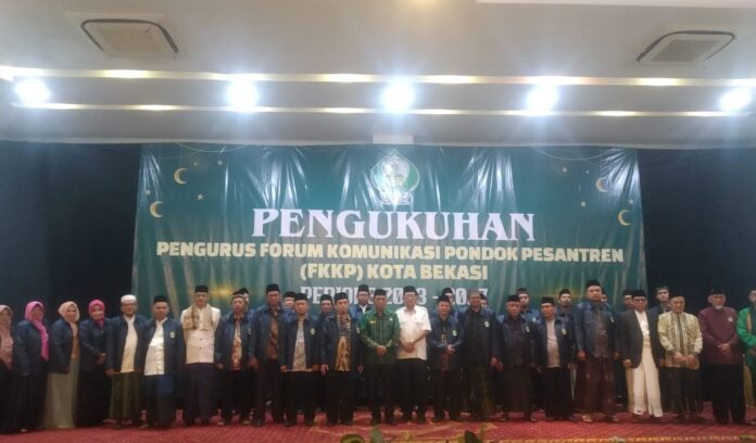 FOTO 25 Jan_Pengukuhan Pengurus Forum Komunikasi Ponpes Bekasi 1