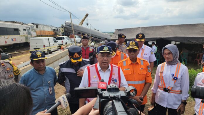 FOTO 5 Des_Penjelasan Direktur Jenderal Perkeretaapian Risal Wasal mengenai kecelakaan Kereta Api (KA) di Bandung. dok. kemenhub 1
