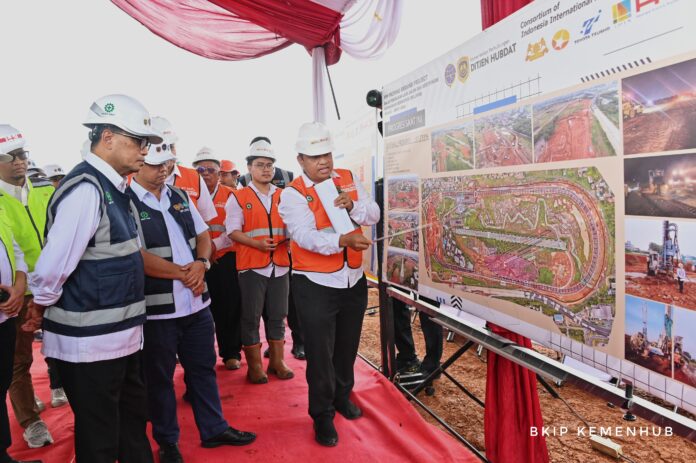 FOTO 16 Febr_Menteri Perhubungan Budi Karya Sumadi meninjau proyek pembangunan pusat pengujian dan sertifikasi kendaraan bermotor atau proving ground 9 INI