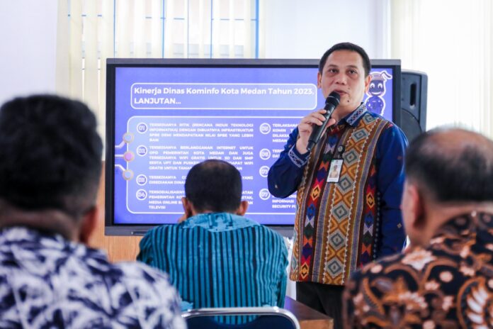 FOTO 17 Febr_Kepala Dinas Kominfo Medan, Arrahman Pane dalam kegiatan Forum Organisasi Perangkat Daerah yang digelar di aula Dinas Kominfo. pemkomedan.go.id