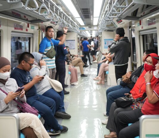 Pemprov Jakarta Gratiskan Naik MRT, Transjakarta hingga LRT Besok