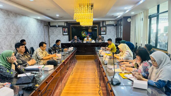 FOTO 23 Febr_rapat Evaluasi dan Optimalisasi Pelaporan Penerapan Standar Pelayanan Minimal (SPM) Kota Medan tahun 2023-2024 di kantor Wali Kota. dok.pemkomedan