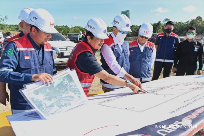 FOTO 29 Febr_Menteri Perhubungan Budi Karya Sumadi kembali mengecek progres pembangunan Bandara Ibu Kota Nusantara (IKN) 2