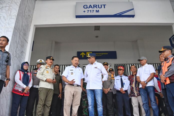 FOTO 4 Febr_Menteri Perhubungan (Menhub) Budi Karya Sumadi saat meninjau terminal di Kota Garut, Jawa Barat 1 INI