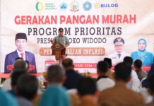 Warga Kabupaten Bantaeng Terima Salurkan Bantuan Presiden