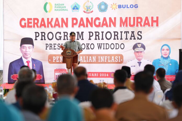 FOTO 5 Febr_Bantuan pangan dari Presiden Joko Widodo kepada warga di Kabupaten Bantaeng. dok. sulselprov.go.id