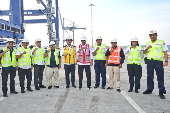 FOTO 7 Febr_peninjauan ke palabuhan tanjung 2
