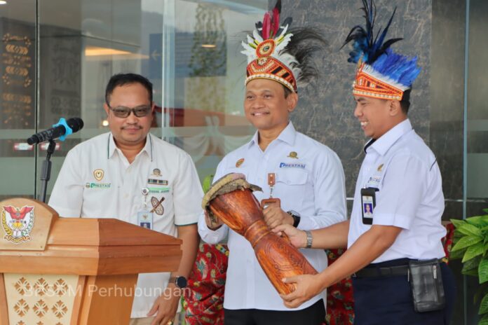 FOTO 8 Febr_meresmikan Gedung Layanan Administrasi Akademik, Ketarunaan, Keuangan, Umum, dan Kerjasama di Politeknik Penerbangan (Poltekbang) Jayapura. dok. bpsdmp 3