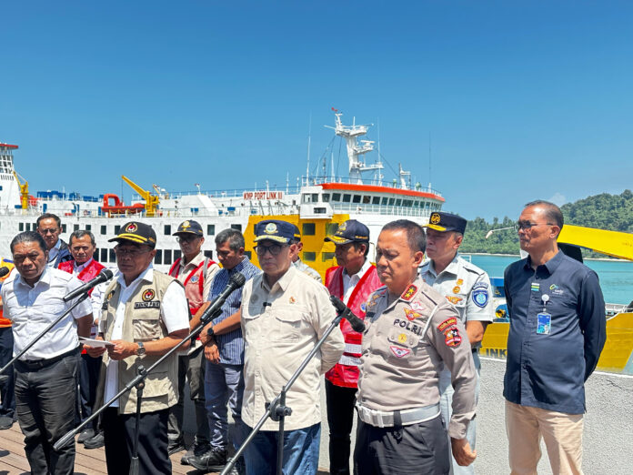 FOTO 26 Maret_Saat Menteri Perhubungan Budi Karya Sumadi bersama dengan Menko PMK Muhadjir Effendy melakukan rapat koordinasi, sekaligus kunjungan lapangan di Pelabuhan Merak, Banten. dok. asdp