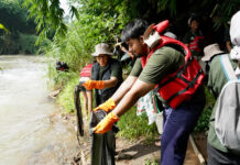 ASDP Gandeng Komunitas Lingkungan Bersihkan Sampah di Sungai Ciliwung