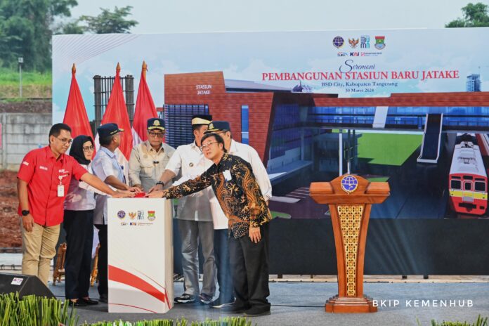 FOTO 1 April_Peletakkan batu pertama (groundbreaking) di lokasi bakal Stasiun Baru Jatake di Desa Jatake, Kecamatan Pagedangan, Kabupaten Tangerang, Banten