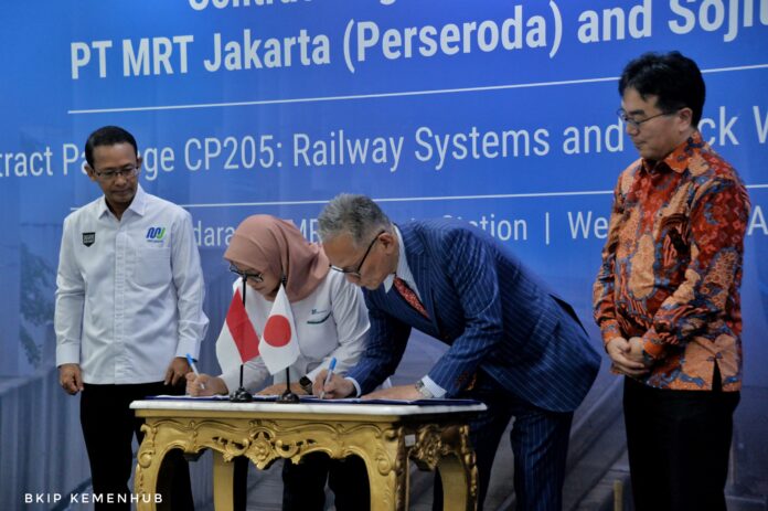 FOTO 18 April_ Penandatanganan Contract Package CP 205 MRT Jakarta rute Bundaran HI-Kota antara PT MRT Jakarta dengan perusahaan asal Jepang Sojitz Corporation di Jakarta