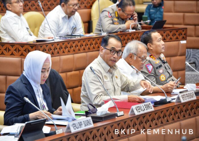 FOTO 2 April_Rapat Kerja dengan Komisi V DPR RI dengan