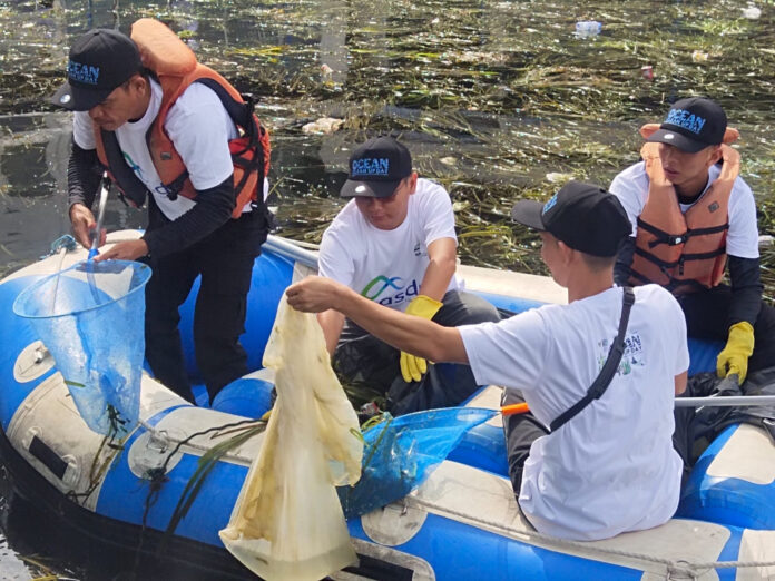 FOTO 28 April_Kegiatan Ocean Clean Up Day ASDP. asdp.id