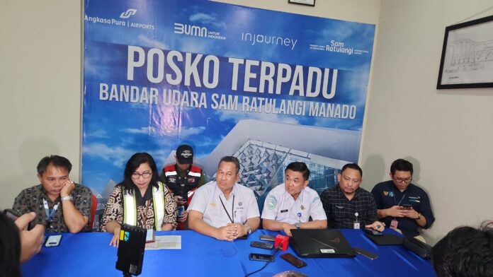 FOTO 30 April_Penjelasan dari manajemen Bandara Sam Ratulangi Manado terhadap aktivitas Gunungapi Ruang yang ada di di Kabupaten Kepulauan Siau Tagulandang Biaro (Sitaro), Sulawesi Utara. 1