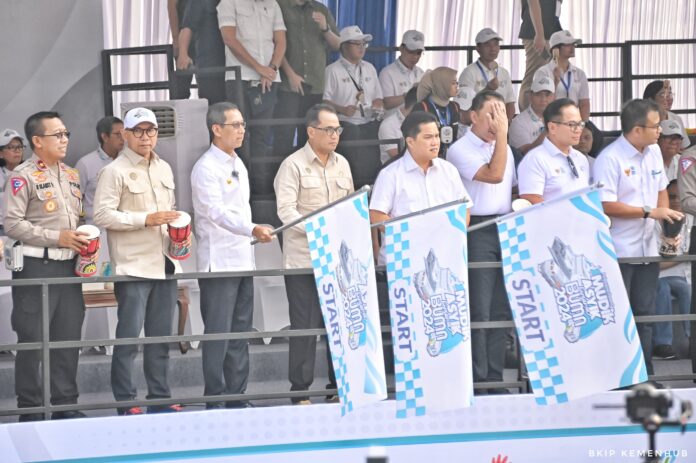 FOTO 5 April_ Saat menghadiri Flag Off Mudik Asyik Bersama BUMN 2024 di Lapangan Silang Monas, Jakarta.