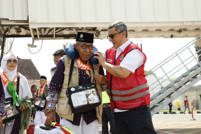FOTO 17 Mei_Keberangkatan jemaah haji di Bandara Adi Sumarmo, Kabupaten Boyolali, Jawa Tengah. (dok. hubudkemenhub) 3