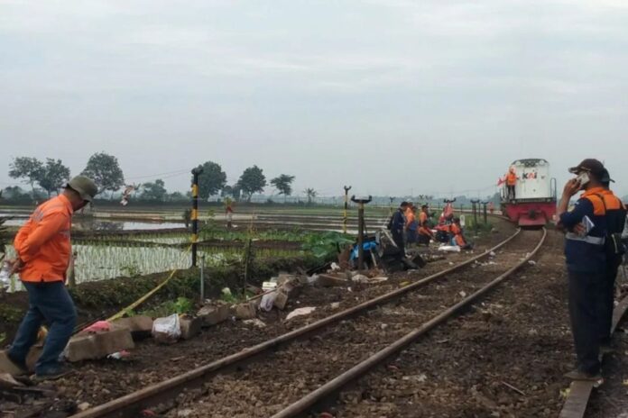 FOTO 19 Mei_Jalur kereta di petak jalan antara Stasiun Haurpugur dan Stasiun Cicalengka tengah diujicoba. (dok. kaidaop2)