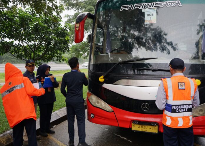 FOTO 28 Mei_Ditjen Perhubungan Darat telah memeriksa bus pariwisata 1