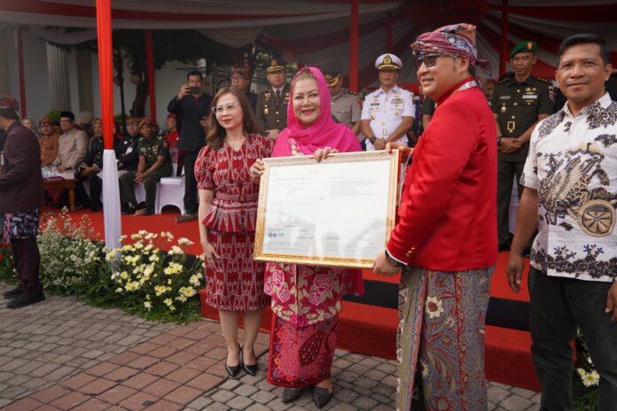 FOTO 3 Mei_Pemerintah Kota Semarang telah meraih pengakuan internasional yang gemilang dengan memperoleh sertifikasi ISO 27001-2022 dari Bristis Standard Institution. (dok. semarangkota.go.id)